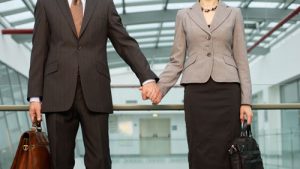 Innamorarsi di un collega: 5 cose da sapere prima di iniziare