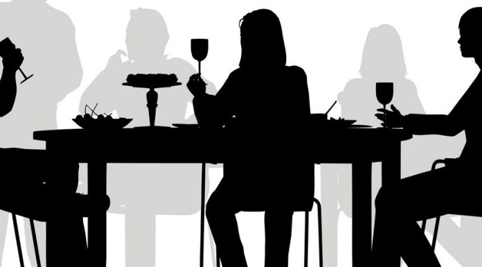 Come vestirsi ad una cena di lavoro: le regole di equilibrio e semplicità