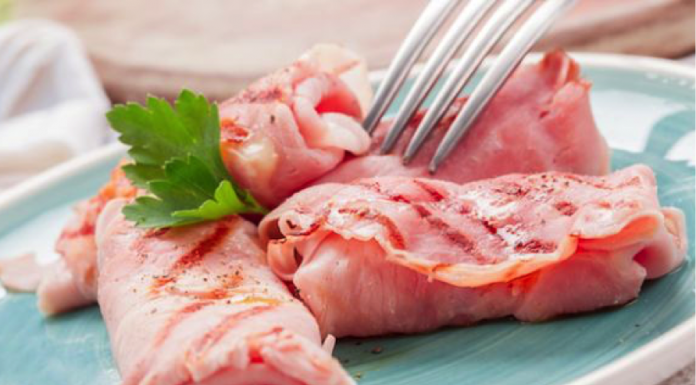 Involtini di prosciutto cotto con aggiunta di formaggio caprino