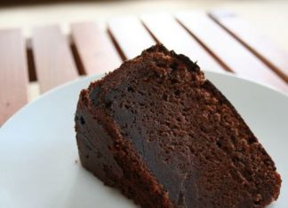 Torta di compleanno al cioccolato in soli 20 minuti