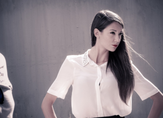Camicia bianca donna: come indossarla in ufficio