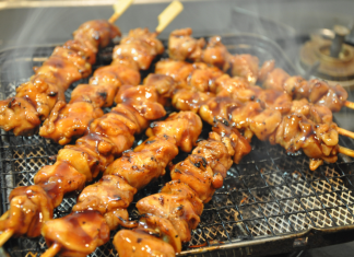 Yakitori: gli spiedini di pollo della tradizione giapponese