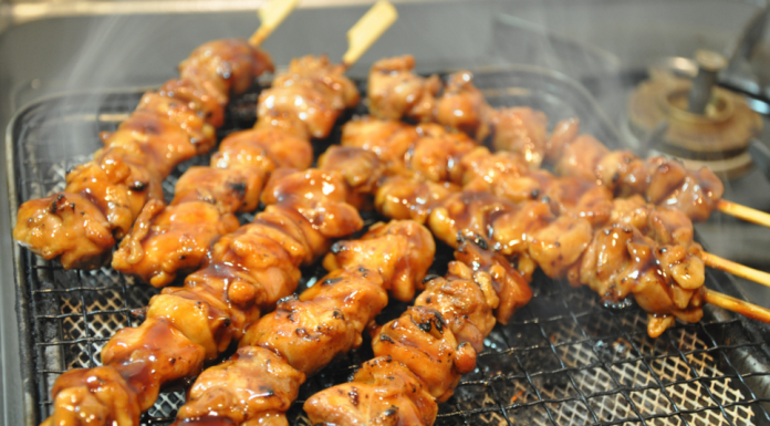 Yakitori: gli spiedini di pollo della tradizione giapponese