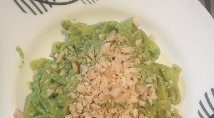 Tagliatelle al pesto di zucchine, mandorle e pinoli