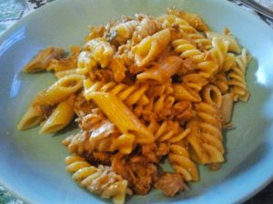 Pasta al tonno e fiori di zucca