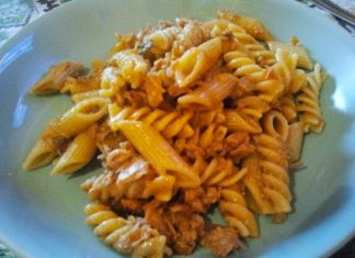 Pasta al tonno e fiori di zucca