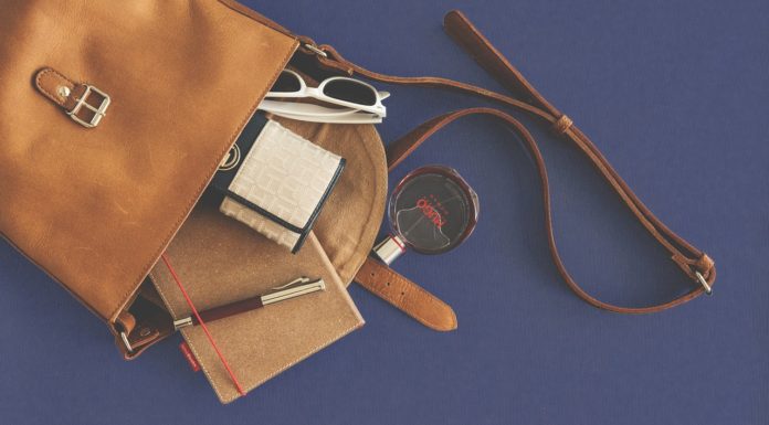Borsa della donna in carriera: i 9 accessori che non possono mancare