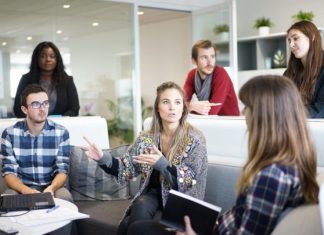 Come ascoltare attivamente per conoscere le reali esigenze del tuo interlocutore