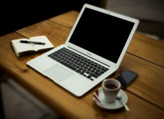 Come organizzare la scrivania per chi lavora in smart working Come organizzare la scrivania
