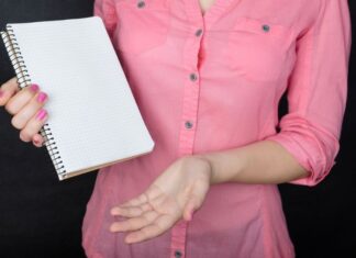 Migliori camicie per donne manager che vogliono trasmettere la loro personalità Migliori camicie per donne manager