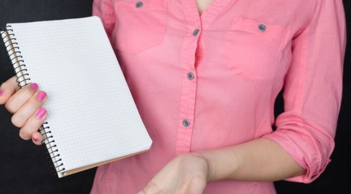 Migliori camicie per donne manager che vogliono trasmettere la loro personalità Migliori camicie per donne manager
