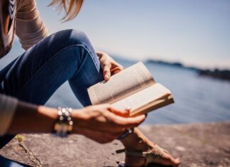 6 libri da leggere in vacanza per rilassare la mente e viaggiare con la fantasia libri da leggere in vacanza