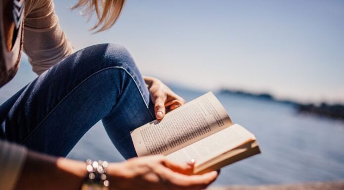 6 libri da leggere in vacanza per rilassare la mente e viaggiare con la fantasia libri da leggere in vacanza