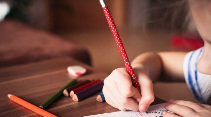 Come interpretare i disegni dei bambini? Consigli utili per comprendere meglio i figli come interpretare i disegni dei bambini