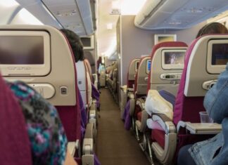 Benefici del rawdogging: come viaggiare in aereo meditando benefici del rawdogging