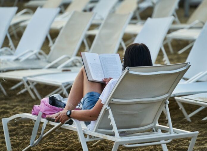 cosa leggere sotto l'ombrellone cosa leggere sotto l'ombrellone