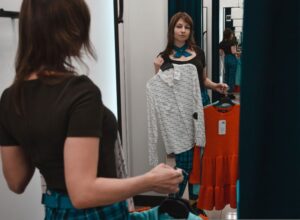 Il guardaroba per mamme che lavorano: vestirsi in 5 minuti senza rinunciare a sentirsi bene